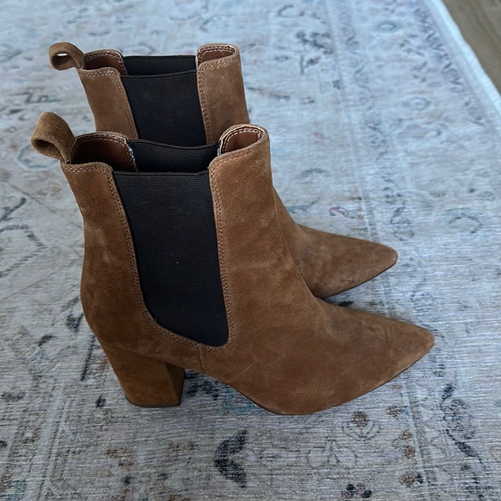 Steve Madden chestnut brown suede booties